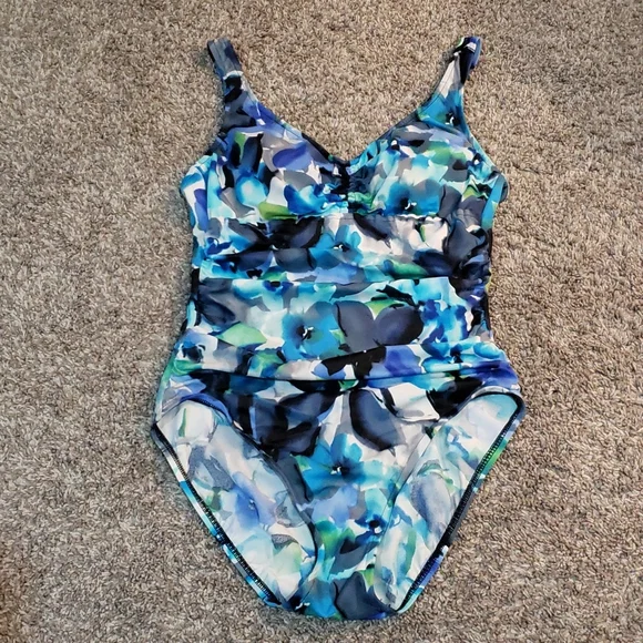 Aqua Green Swimsuit - Picture 5 of 13